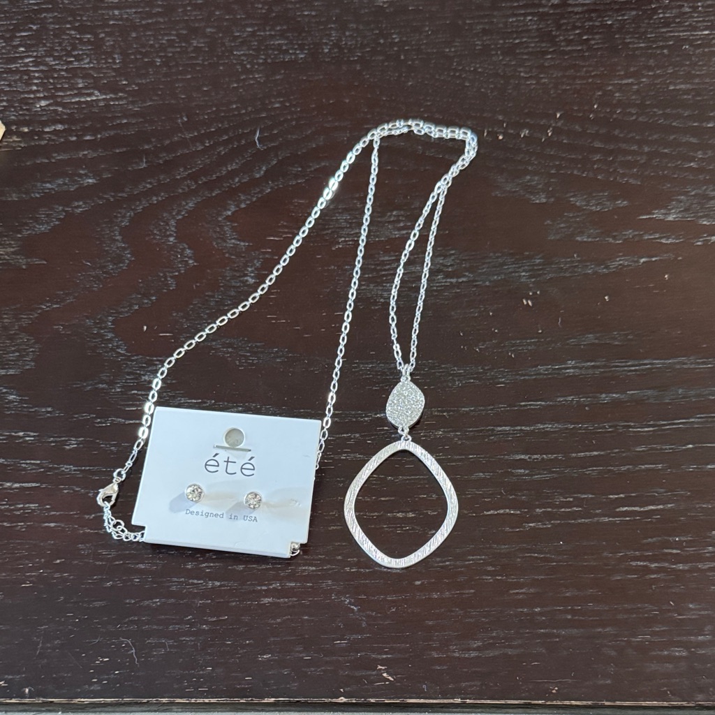 Ete Silver Necklace With Elegant Pendant